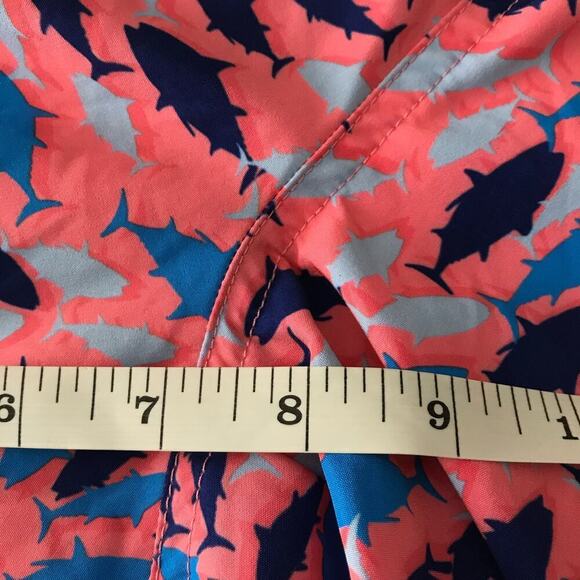 Vineyard Vines Pink & Blue Shark Print 7 Inch Printed Chappy Swim Trunks Small - Picture 4 of 7